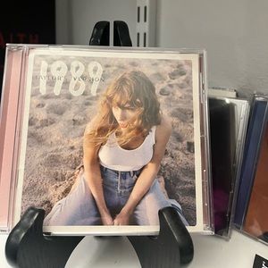 taylor swift brand new “rose garden” cd